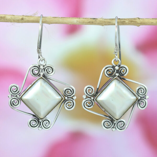 bali silver earring with mabe pearl