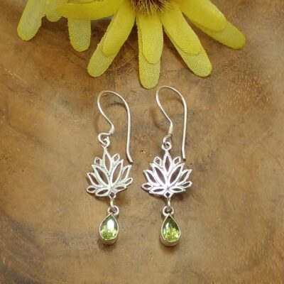 Bali silver earring with peridot