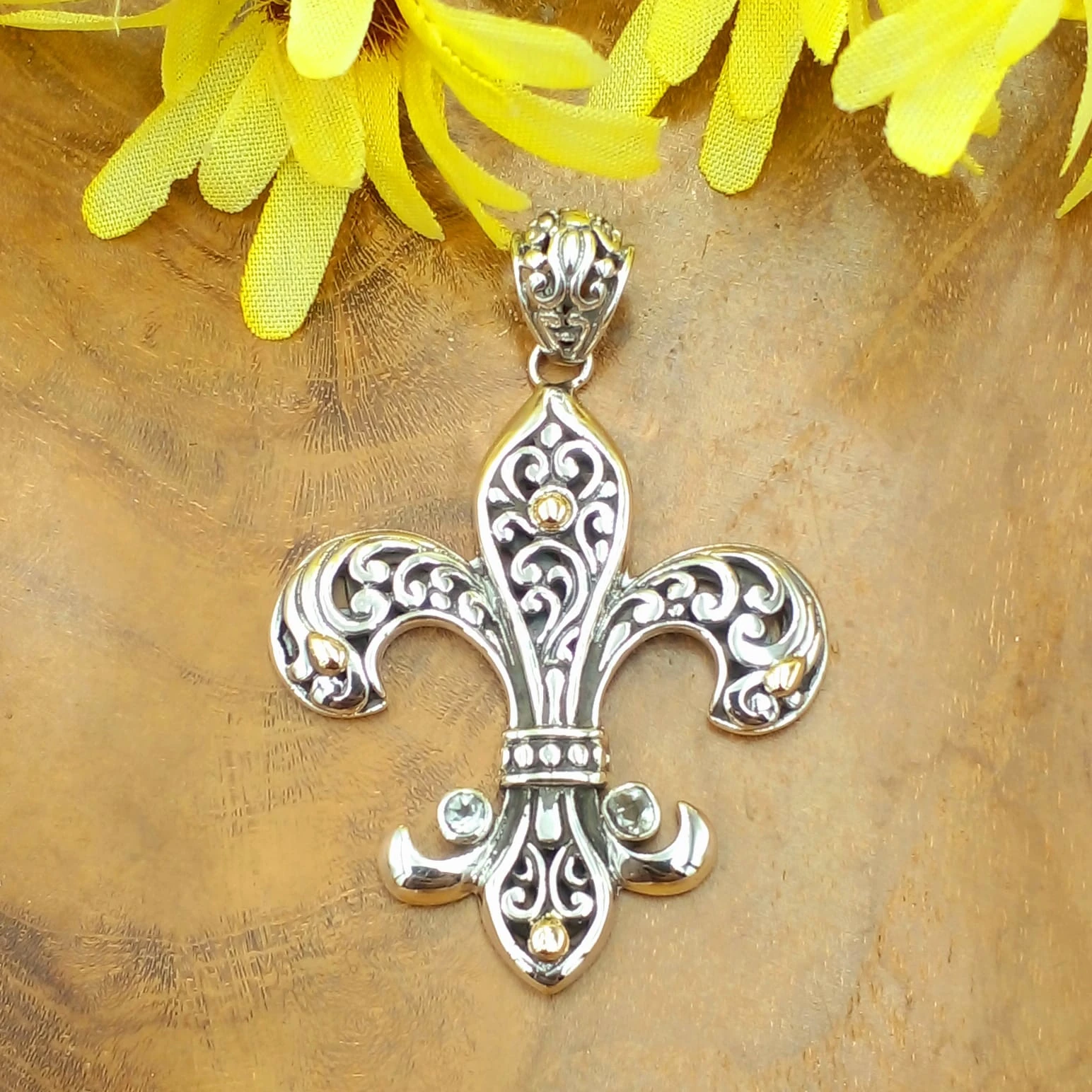 Liontin Perak Bali Permata (Fleur de lys) P837GAMW614