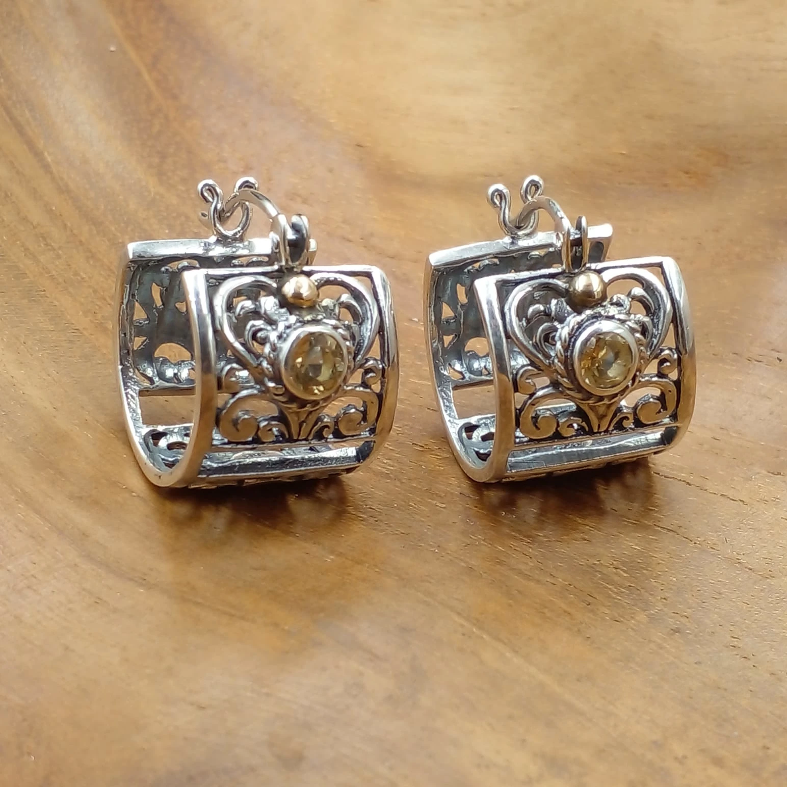 Balinese Silver Stud Earrings With Gems E1759AMYW535