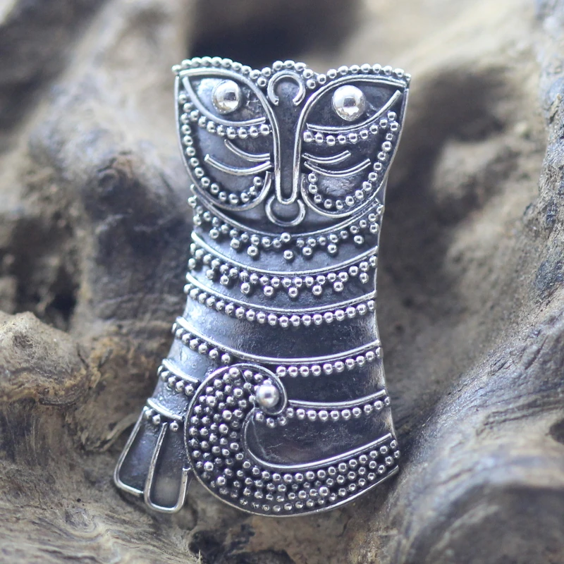 Sterling Silver Javanese Cat Carved Pendant P472W180