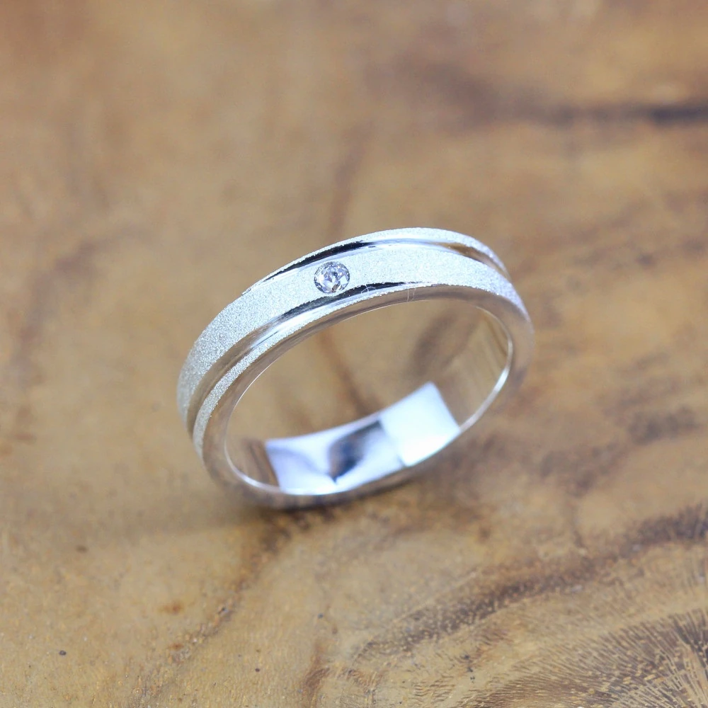 925 Sterling Silver Ring with Sand Texture Round Zirconia Stone R486W270