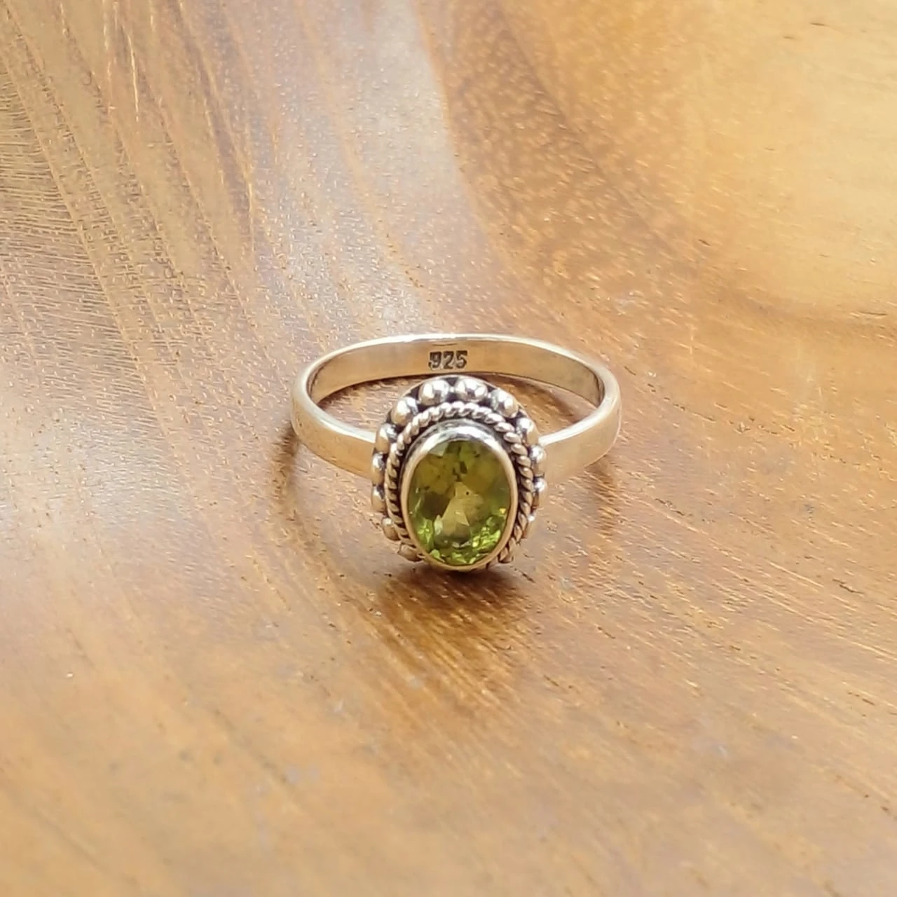 Balinese Solitaire Javan Stone Silver Ring R731AMY-W185