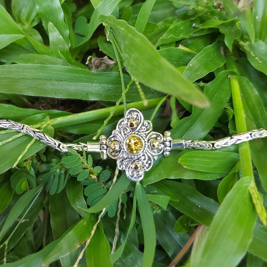 Balinese Borobudur Silver Bracelet with Diamond Carving and Natural Citrine Gemstones B573CTRW582