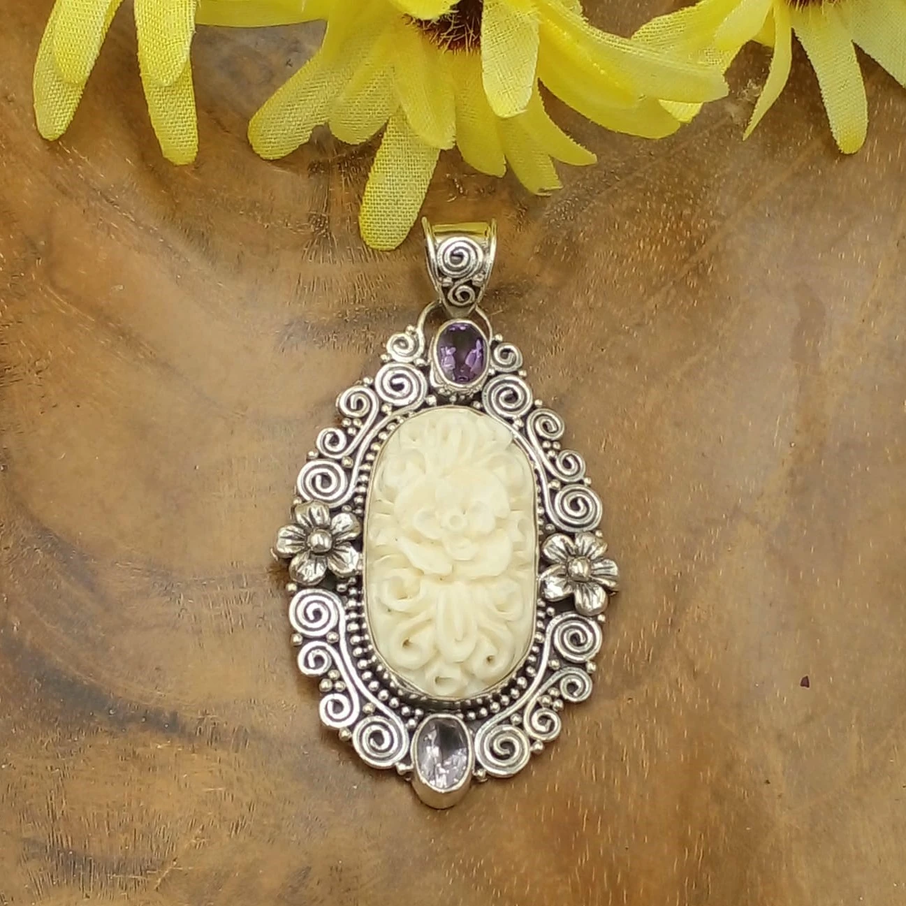 Carved Silver Flower Pendant with Gemstone P875PRDW563