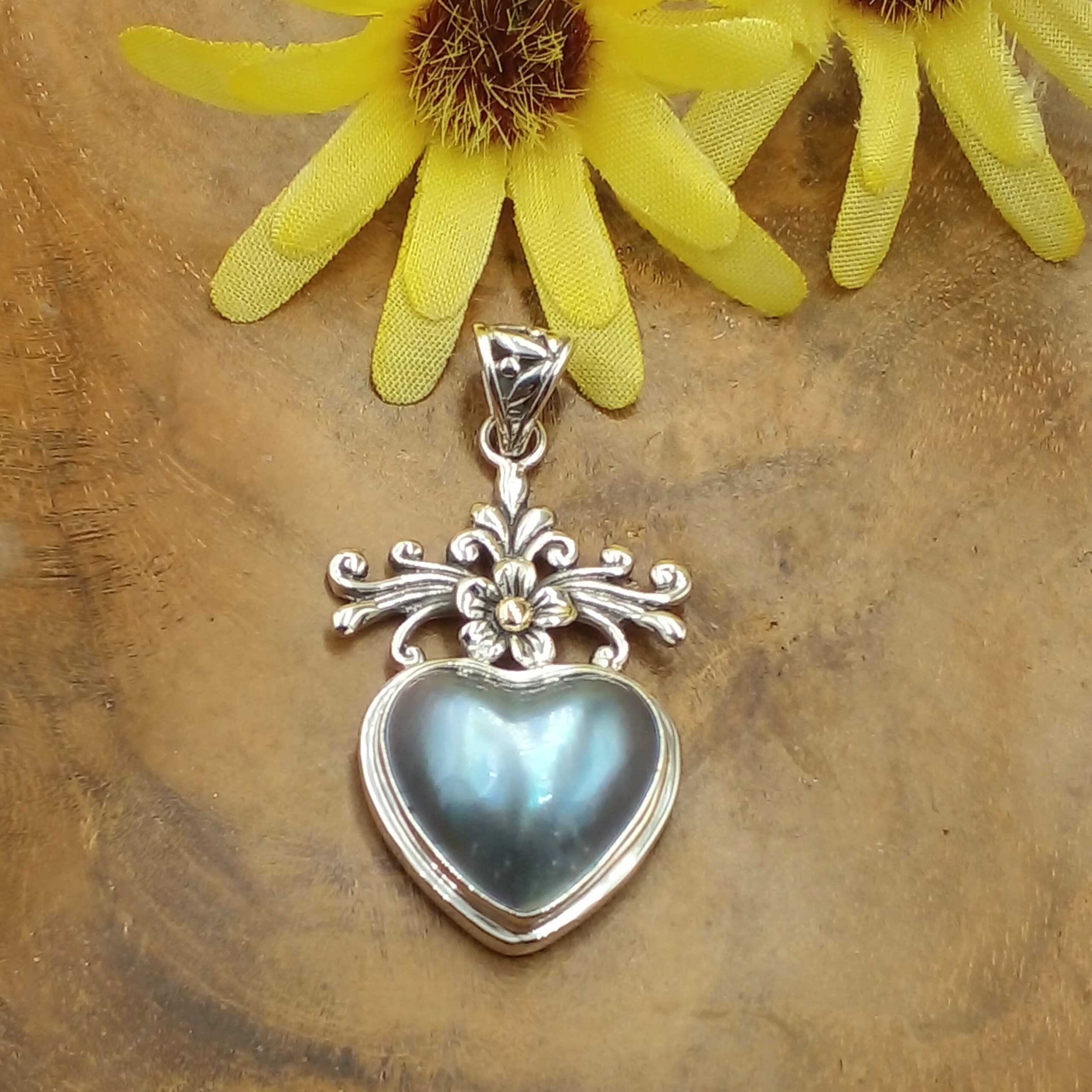 Heart-Shaped Silver and Gold Pearl Pendant P878MBLW415