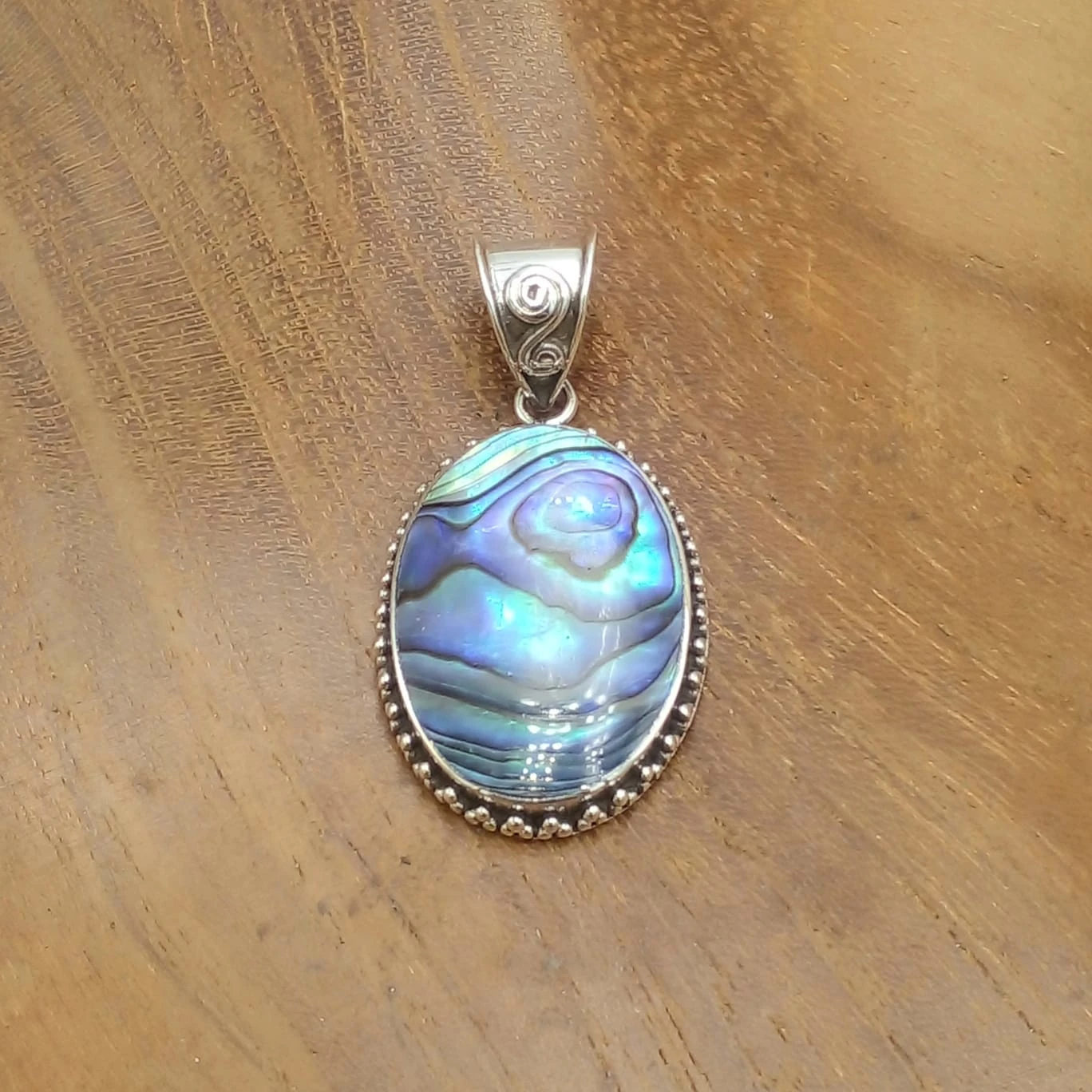 Natural Oval Abalone Shell Silver Pendant P897ABLW180