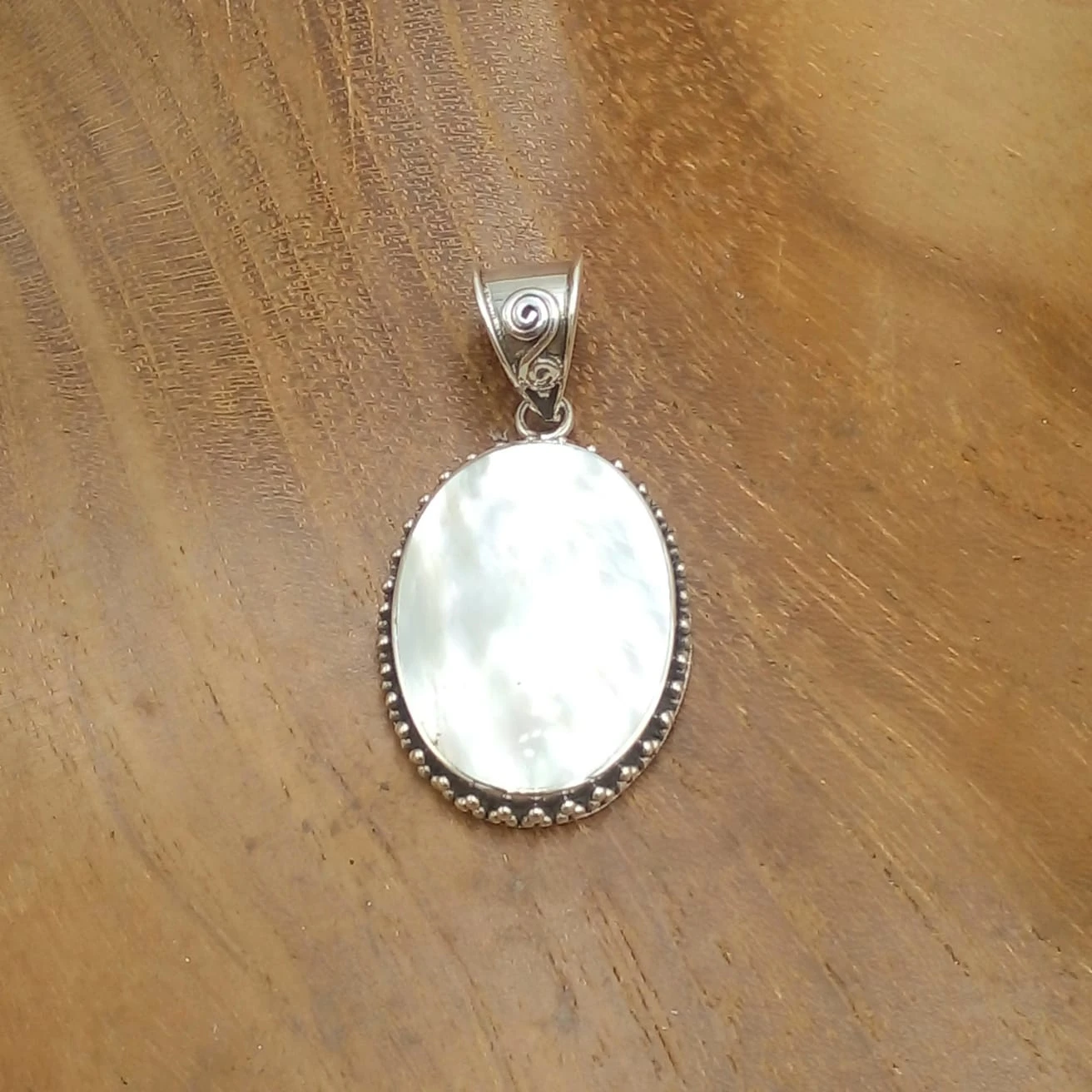 Natural Oval Abalone Shell Silver Pendant P897ABLW180