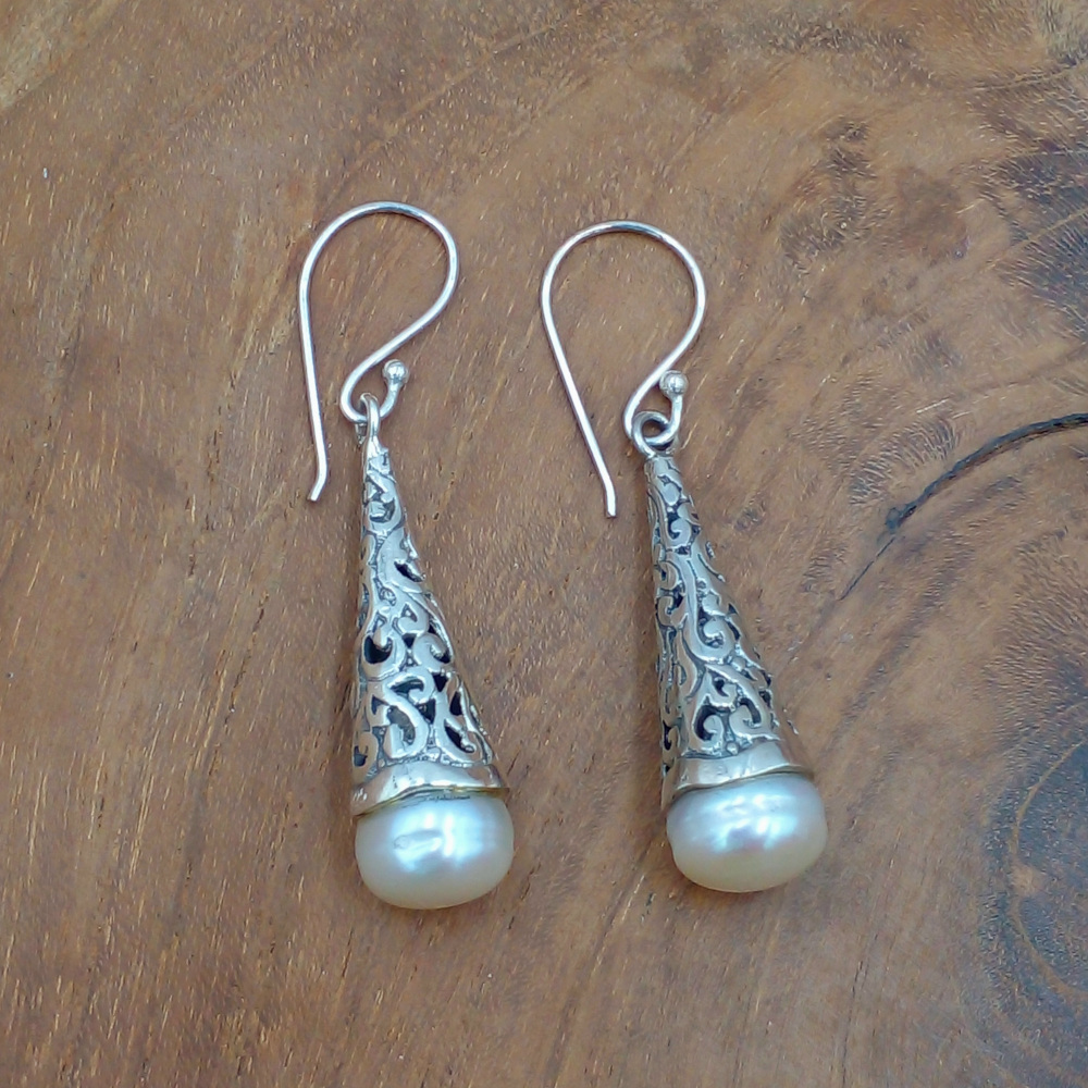 925 Bali Silver Earrings with Filigree Carving and Freshwater Pearl E1646MWTW300