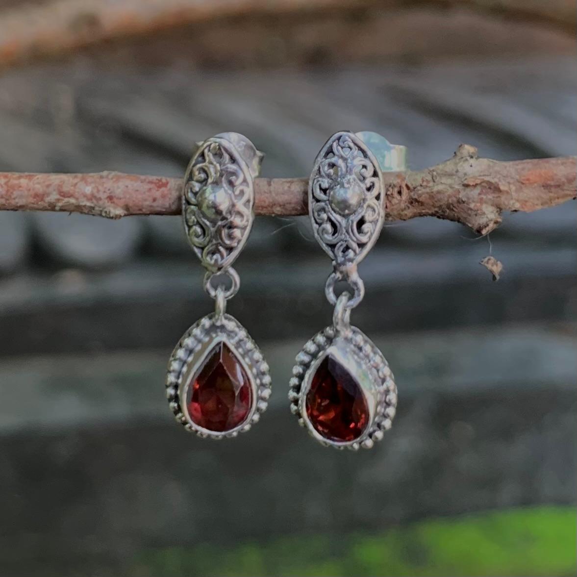 925 Silver Earrings with Garnet Stones Balinese Teardrop E1873GRTW307