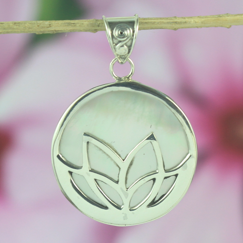 925 Silver Lotus Flower Pendant with White Mother-of-Pearl P566MOPW290