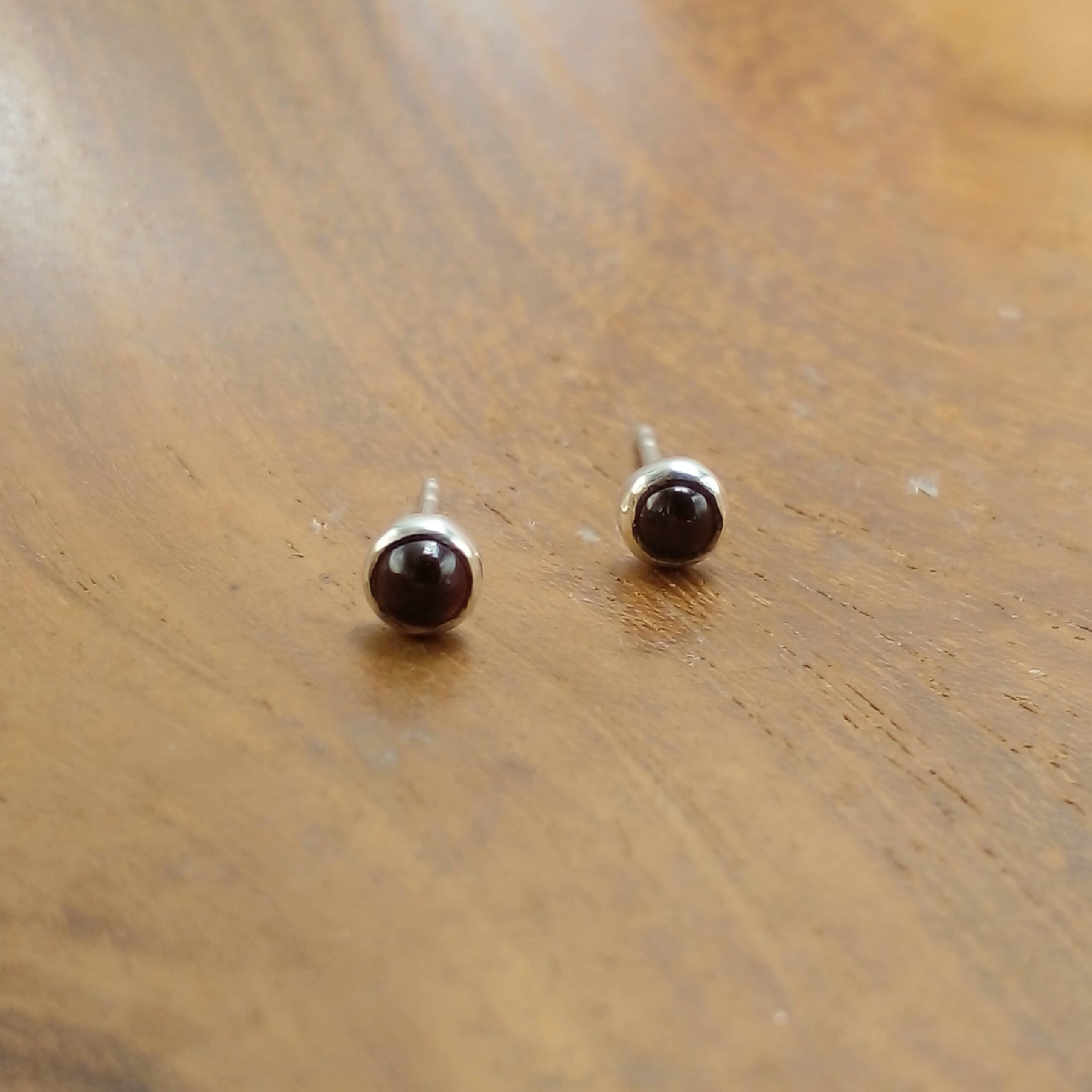 925 Silver Stud Earrings with Natural Red Garnet E1796W55