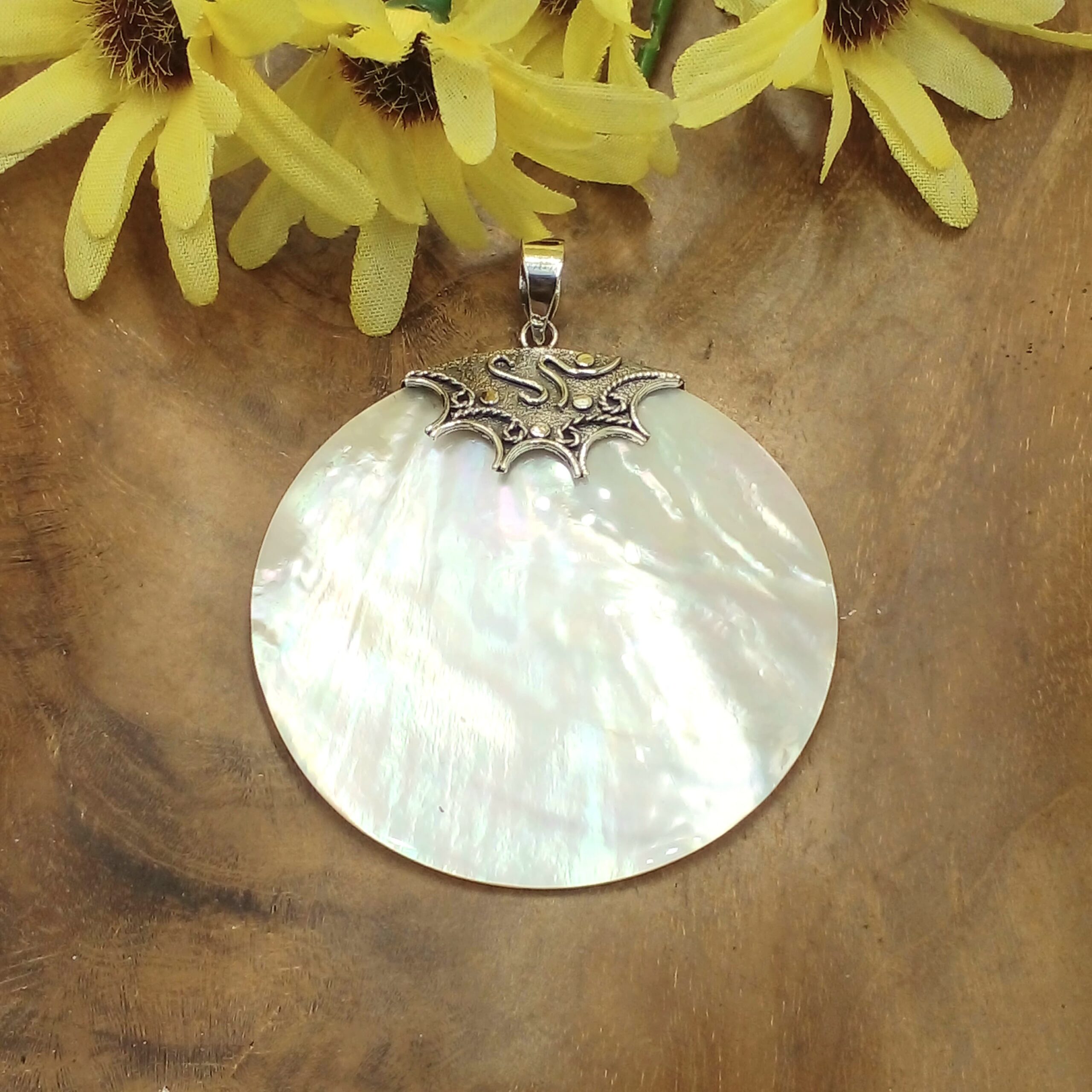 Ethnic Mother-of-Pearl Silver Pendant L493MOPW210