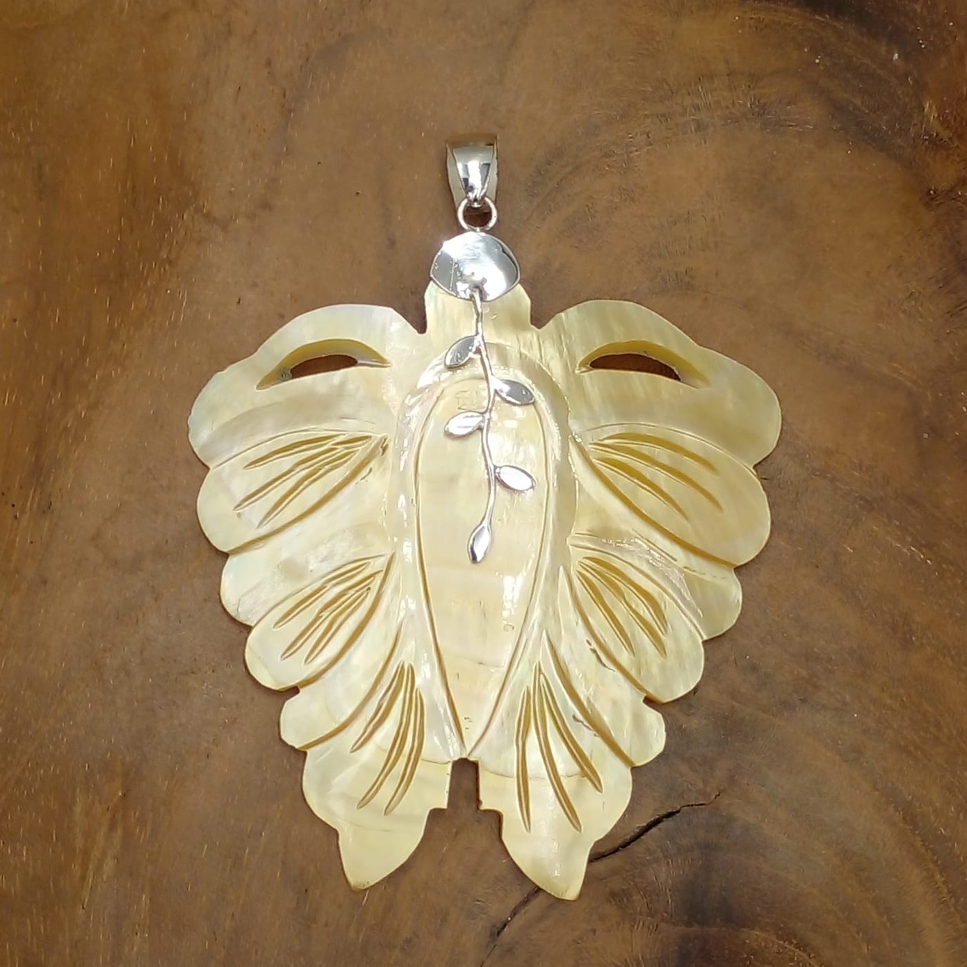 Carved Mother-of-Pearl Monstera Leaf Pendant with Silver Accent P788YLW140